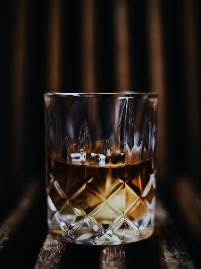 Rum em uma mesa 