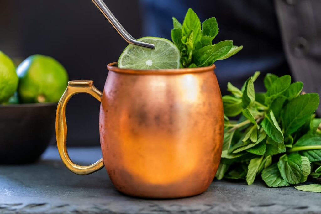 Drink moscow mule feito com vodka 