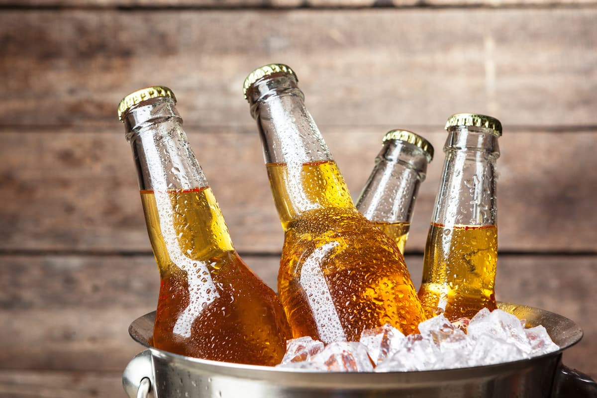 7 maneiras eficientes de como congelar sua cerveja rápido.