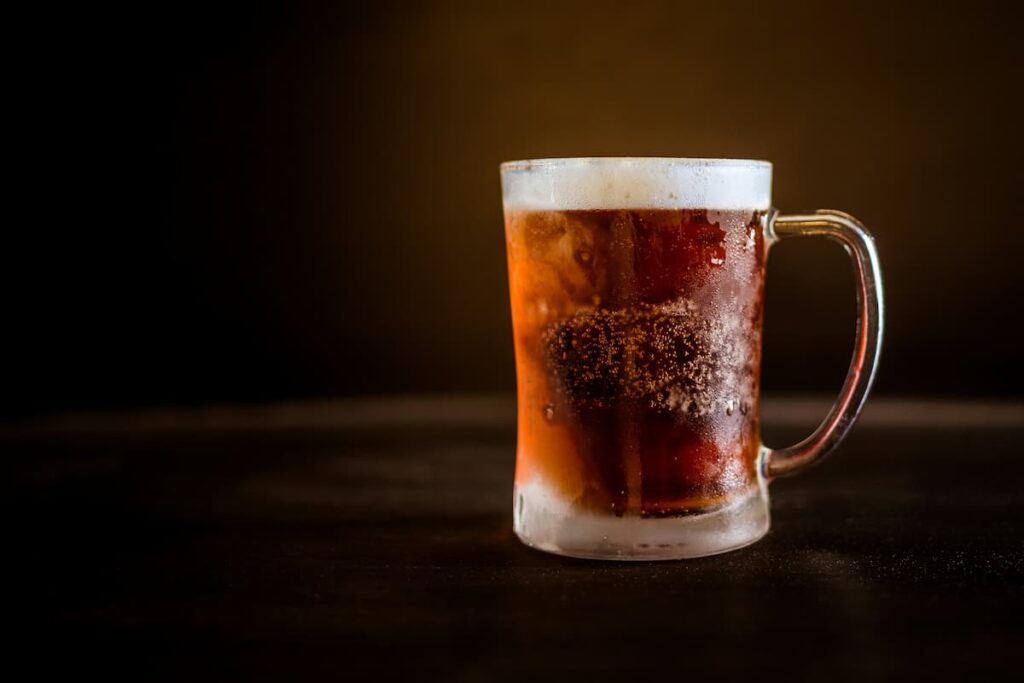 Uma caneca de cerveja gelada